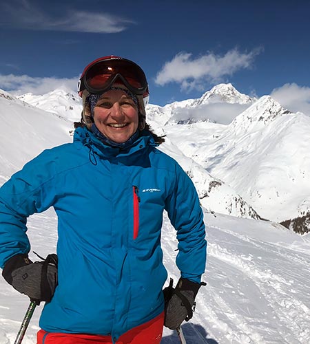 Klara skidar i La Thuile vid foten av Mont Blanc